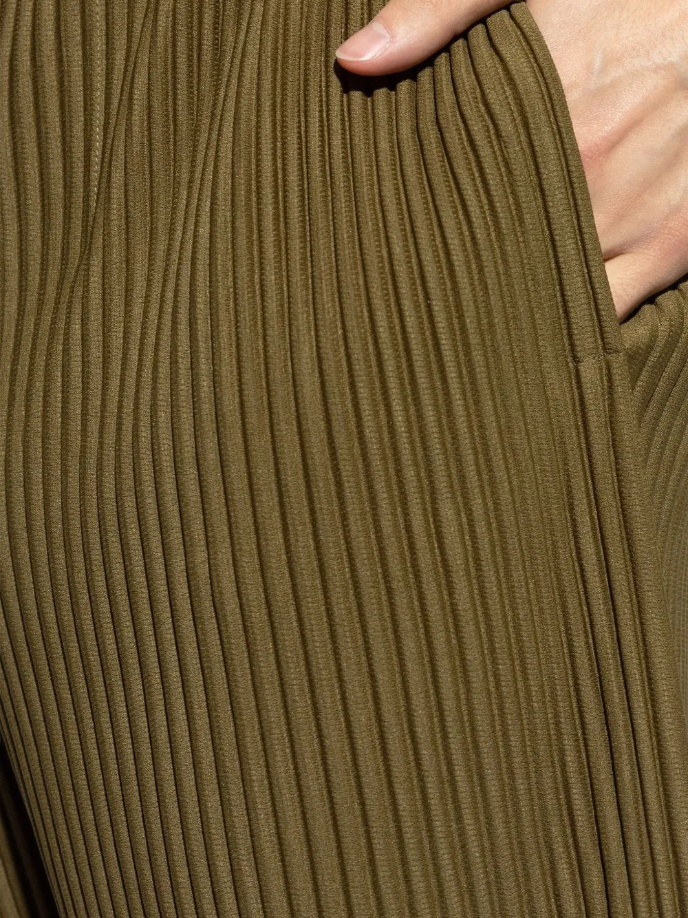 HOMME PLISSE ISSEY MIYAKE - Men Color Pleats Shorts Clothing_homme-plisse-iss