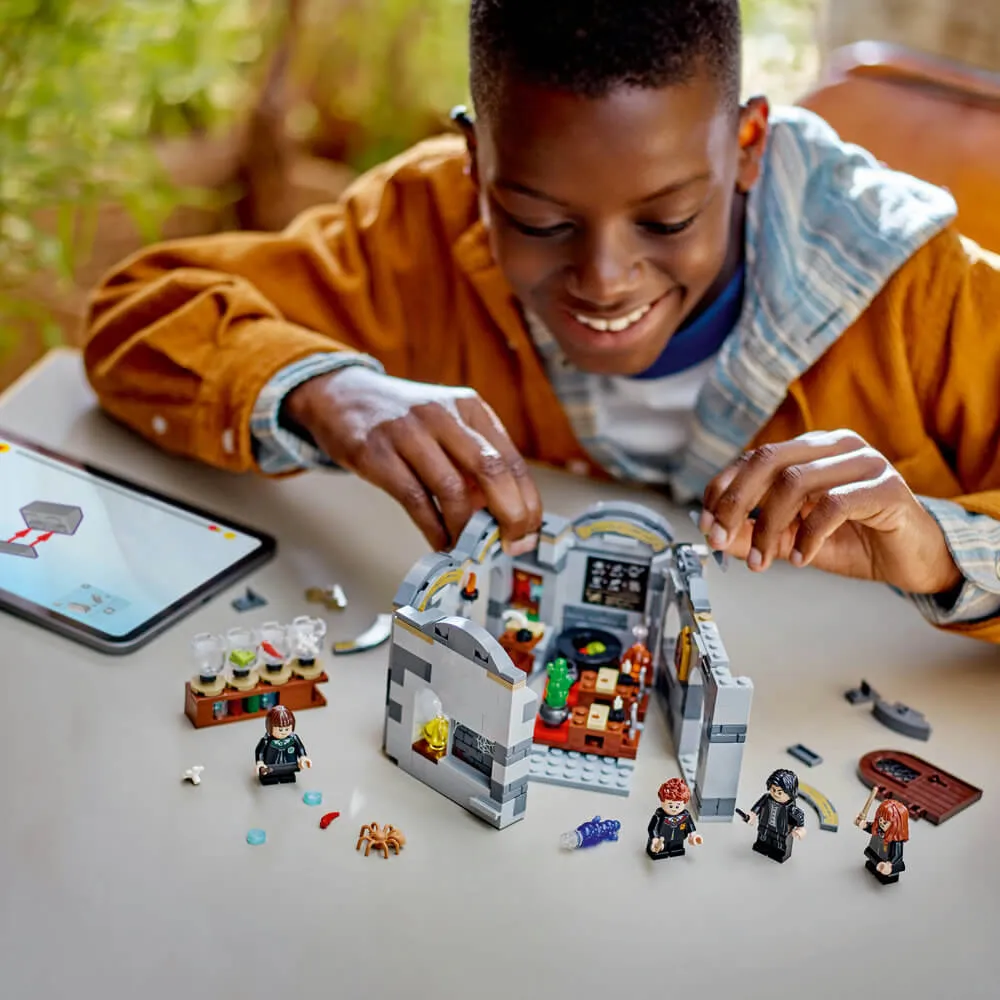 Lego® Toys LEGO® Harry Potter Hogwarts Castle: Potions Class 397 Piece Building Set (76431)