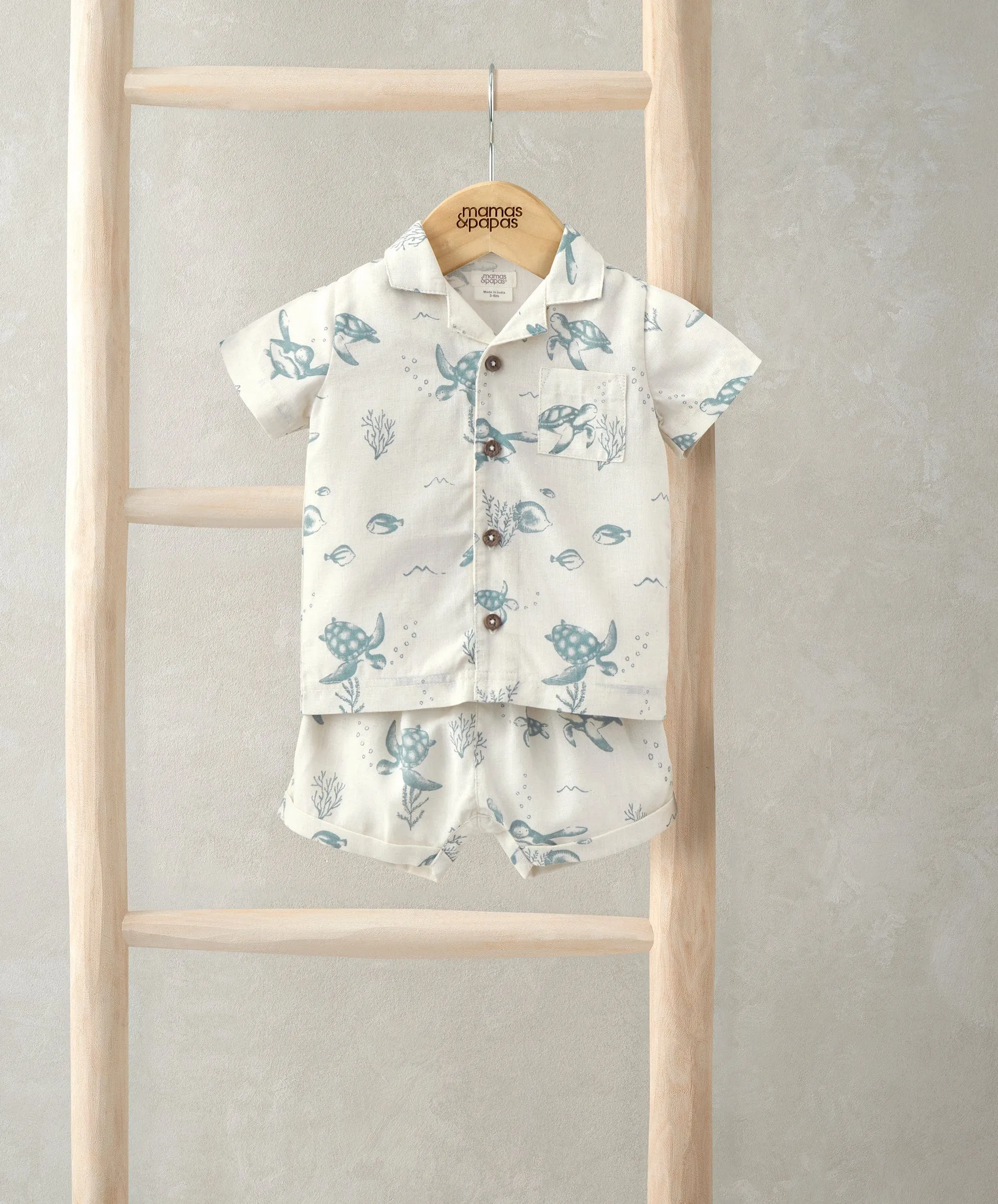 Shirt & Shorts Set (2 Pieces) - Turtle Print