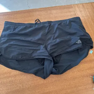 The North Face The North Face - Women's Shorts - MSRP $75: Black-women-LG